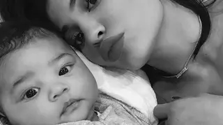 Filha de Kylie Jenner é apresentada à família de Travis Scott com festa milionária
