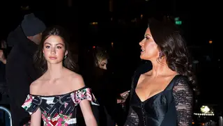 Filha de Catherine Zeta-Jones deslumbra em Nova Iorque