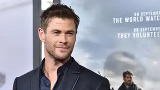 Chris Hemsworth fotografado ao lado de loira ‘misteriosa’