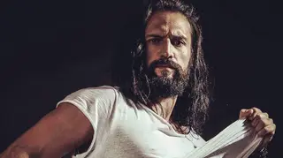 Depois do cabelo comprido, José Fidalgo fica careca no regresso à novela da Globo