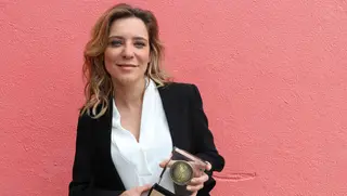 Joana Solnado exibe boa forma física em fato de banho