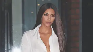 Kim Kardashian surge totalmente nua naquela é a sua foto mais arriscada de sempre