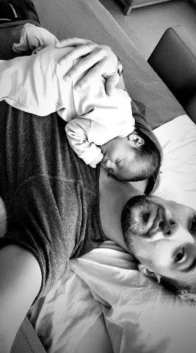 Miguel Cristovinho partilha fotografia enternecedora com o filho recém-nascido