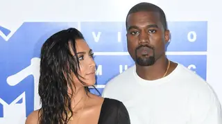 Kanye West confessa lipoaspiração e dependência de analgésicos
