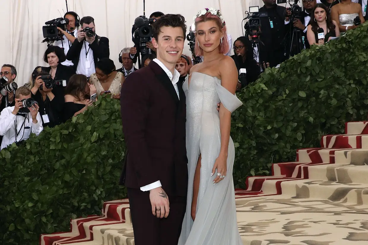 Fama Show Shawn Mendes E Hailey Baldwin Assumem Namoro