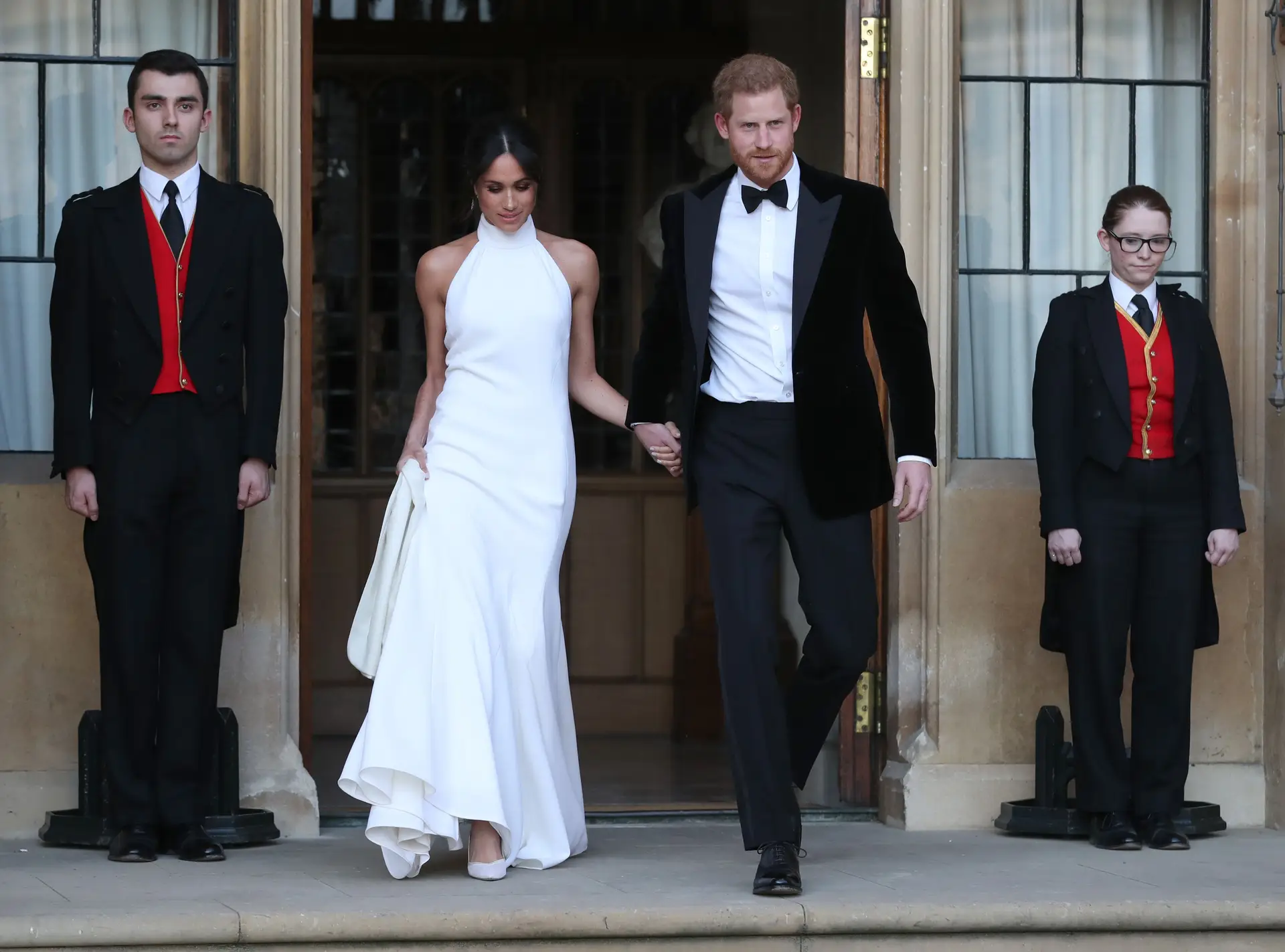 Meghan Markle troca de vestido para a festa