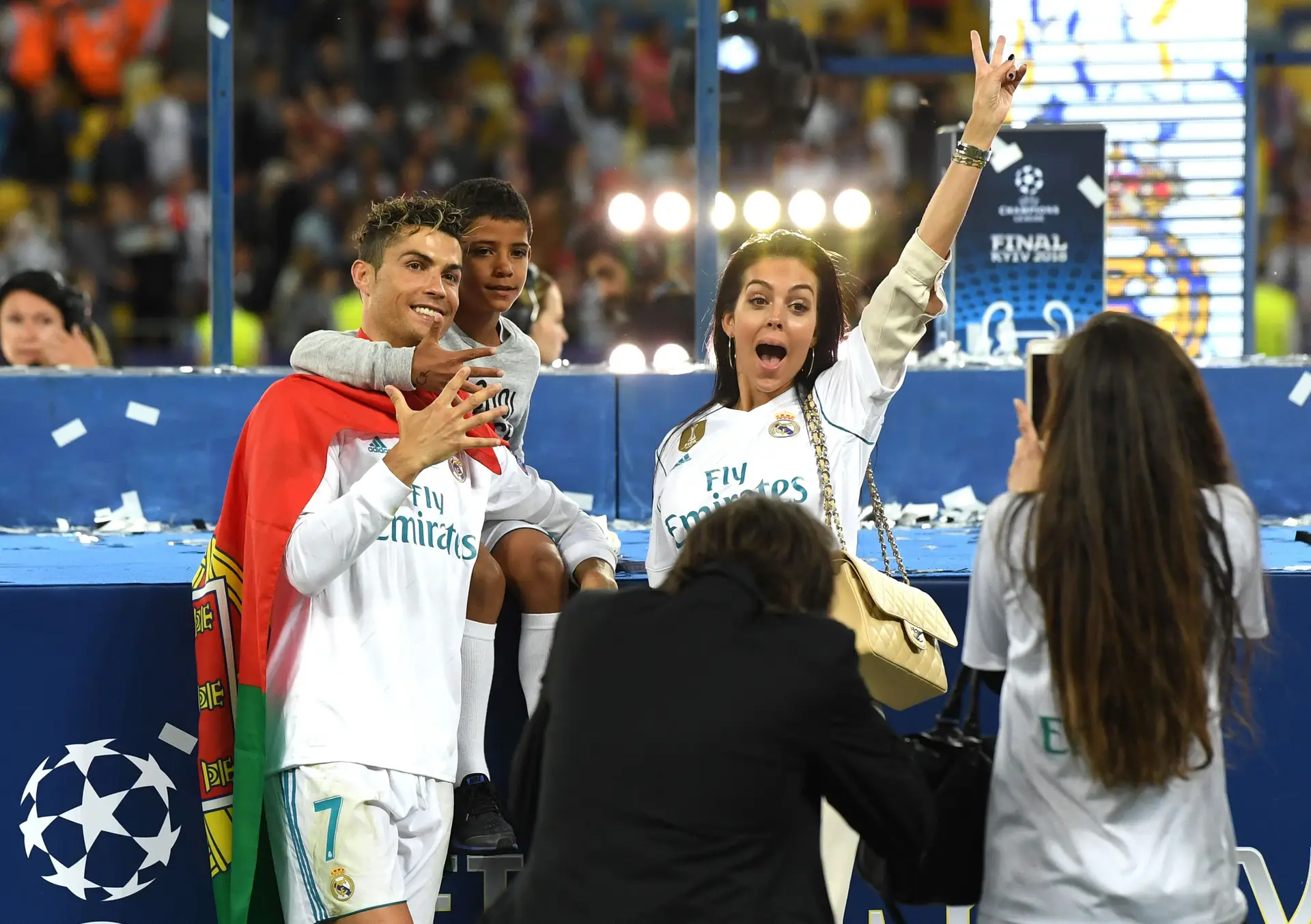 Cristiano Ronaldo festeja grande vitória ao lado de Georgina e do filho mais velho