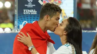 Cristiano Ronaldo festeja grande vitória ao lado de Georgina e do filho mais velho