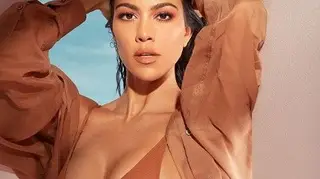 Kourtney Kardashian publica fotografia antiga quando estava grávida