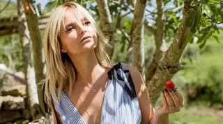 Cristina Ferreira exibe sensualidade em fato de banho e recebe elogios