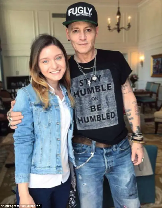 Johnny Depp surge irreconhecível e deixa fãs preocupados: "Pareces muito doente!"