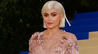 Já se sabe por que Kylie Jenner apagou as fotos da filha do Instagram