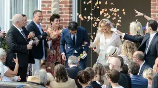 Ex-companheira de Johnny Depp casa pela primeira vez