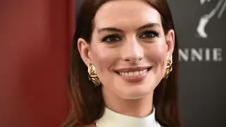 Anne Hathaway surge irreconhecível nas ruas de Puerto Rico