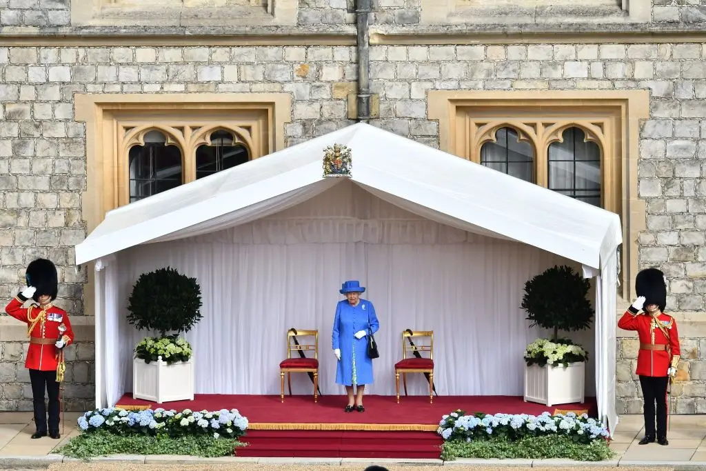 Donald e Melania Trump recebidos pela rainha Isabel II em Windsor
