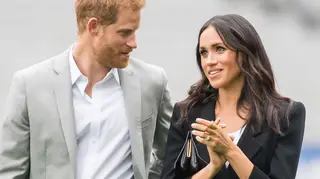 Postal de Natal de Meghan e Harry semelhante a fotografia da duquesa com o ex-marido