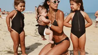 Carolina Patrocínio mostra filha destemida a pegar numa cobra