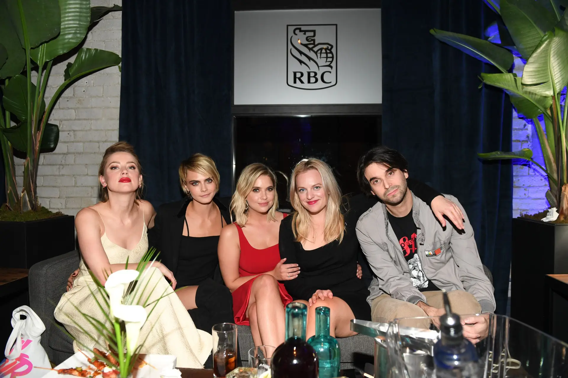 Ashley Benson confirma namoro com Cara Delevingne