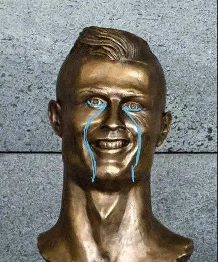 Eis os 'memes' sobre a expulsão de Ronaldo na estreia na Liga dos Campeões com a camisola da Juventus