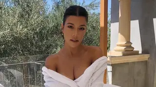 Kourtney Kardashian usa ‘top’ transparente e aquece redes sociais