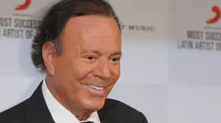 Julio Iglesias terá de ir a tribunal por causa de alegado filho português