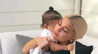 Kylie Jenner celebra aniversário da filha Stormi