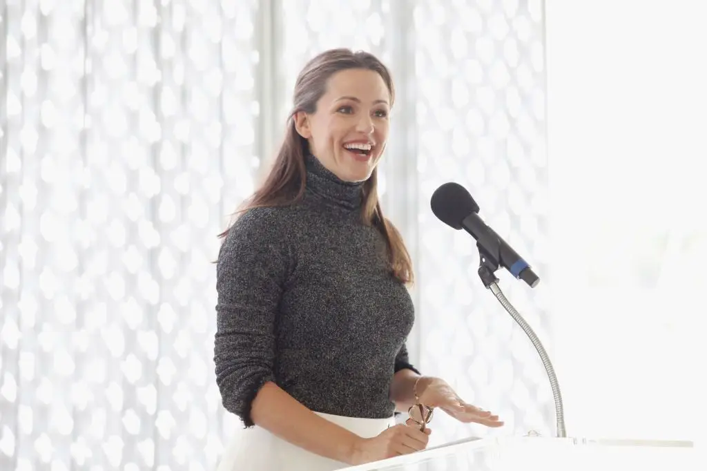 Depois do divórcio oficializado, Jennifer Garner procura novo amor