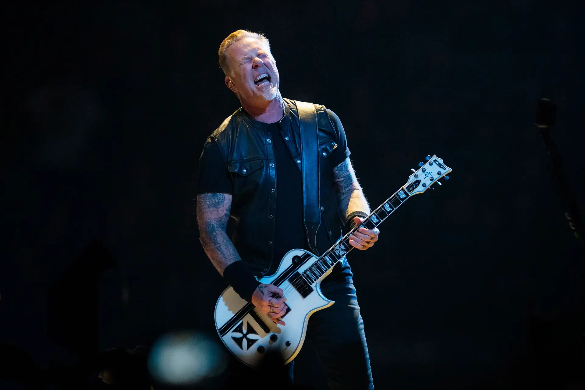 Em fevereiro de 2017 foram postos à venda os bilhetes para o concerto dos Metallica. Esgotaram no próprio dia, isto é, um ano antes do concerto em fevereiro de 2018 onde prestaram homenagem a Zé Pedro, dos Xutos e Pontapés.