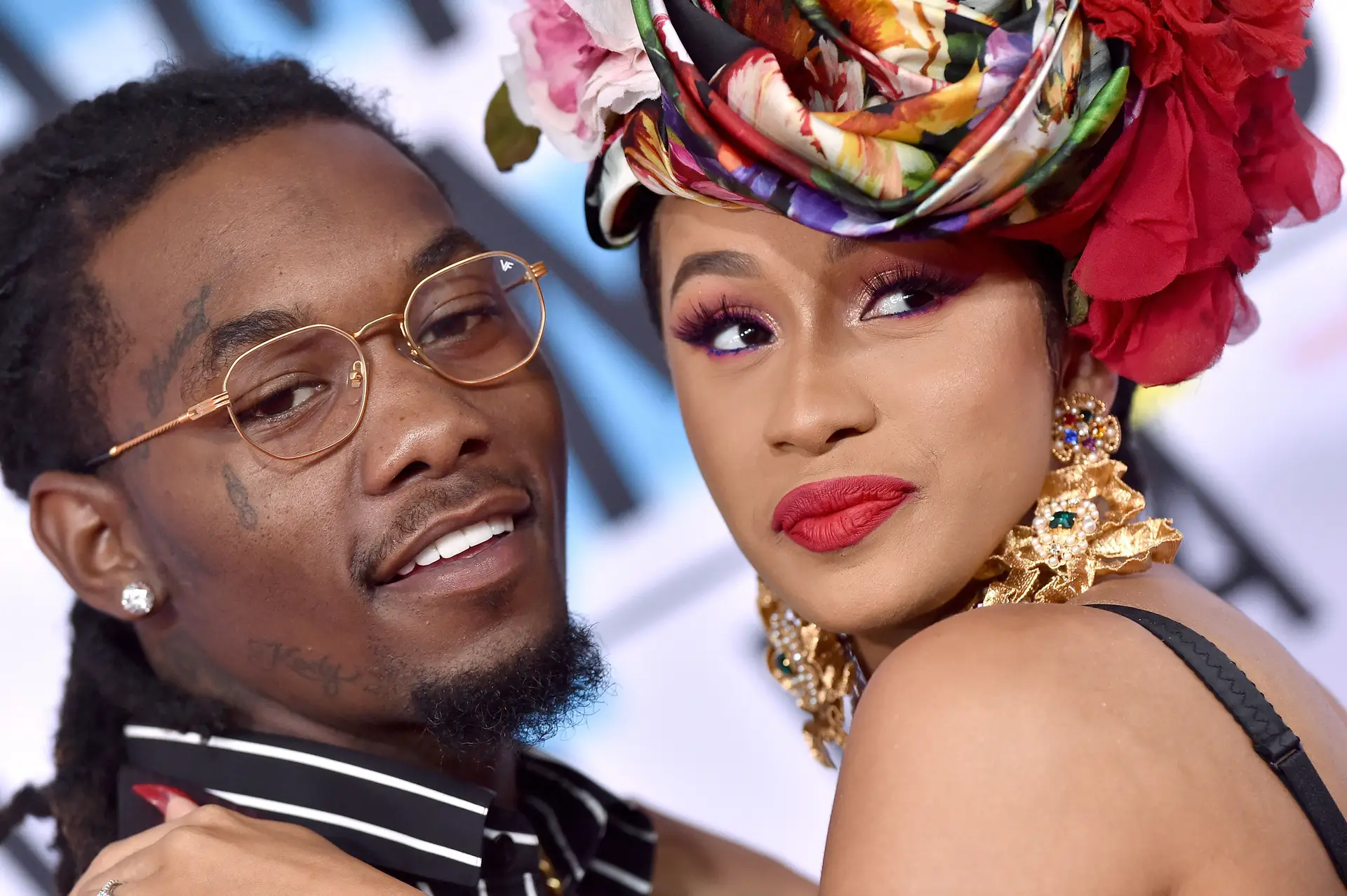 Cardi B arrepende-se de não ter sido mãe na adolescência