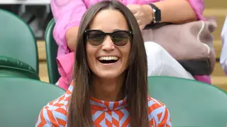 Pippa Middleton fotografada a passear com o filho recém-nascido