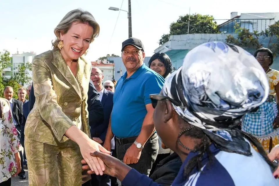 A rainha Mathilde na Cova da Moura