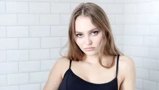 Filha de Johnny Depp ousada em capa de revista