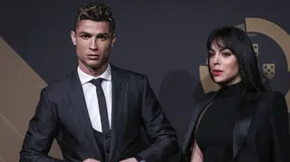 A estranha forma de “dar as mãos” de Ronaldo e Georgina que está a chamar a atenção dos internautas