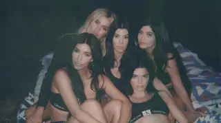 Quem é a mais interessante das irmãs Kardashian? Kim responde