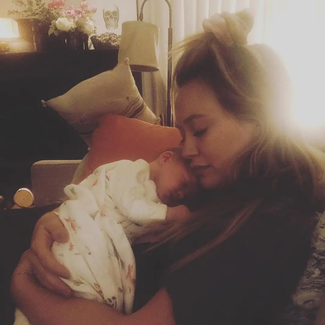 Hilary Duff admite ter bebido placenta: "O smoothie mais delicioso"