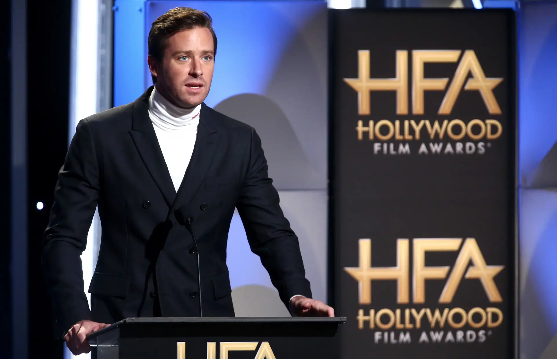 Armie Hammer critica famosos que mostram selfies ao lado de Stan Lee
