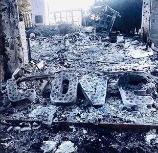 Miley Cyrus e Liam Hemsworth mostram o que restou da casa depois do incêndio