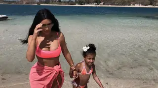 North maquilha a mãe, Kim Kardashian, mas acaba a chorar