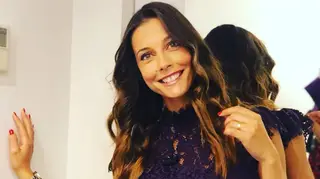 Cláudia Borges mostra nova foto da filha com 4 dias de vida