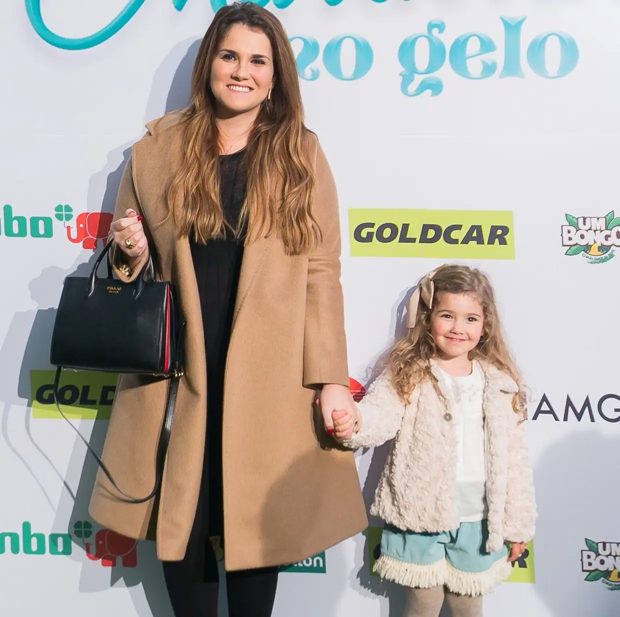 Cláudia Gomes com a filha, Leonor