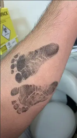 Namorado de Sabrina Sato já “tatuou” em homenagem à filha