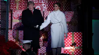 Donald e Melania Trump emocionam-se ao cumprir tradição