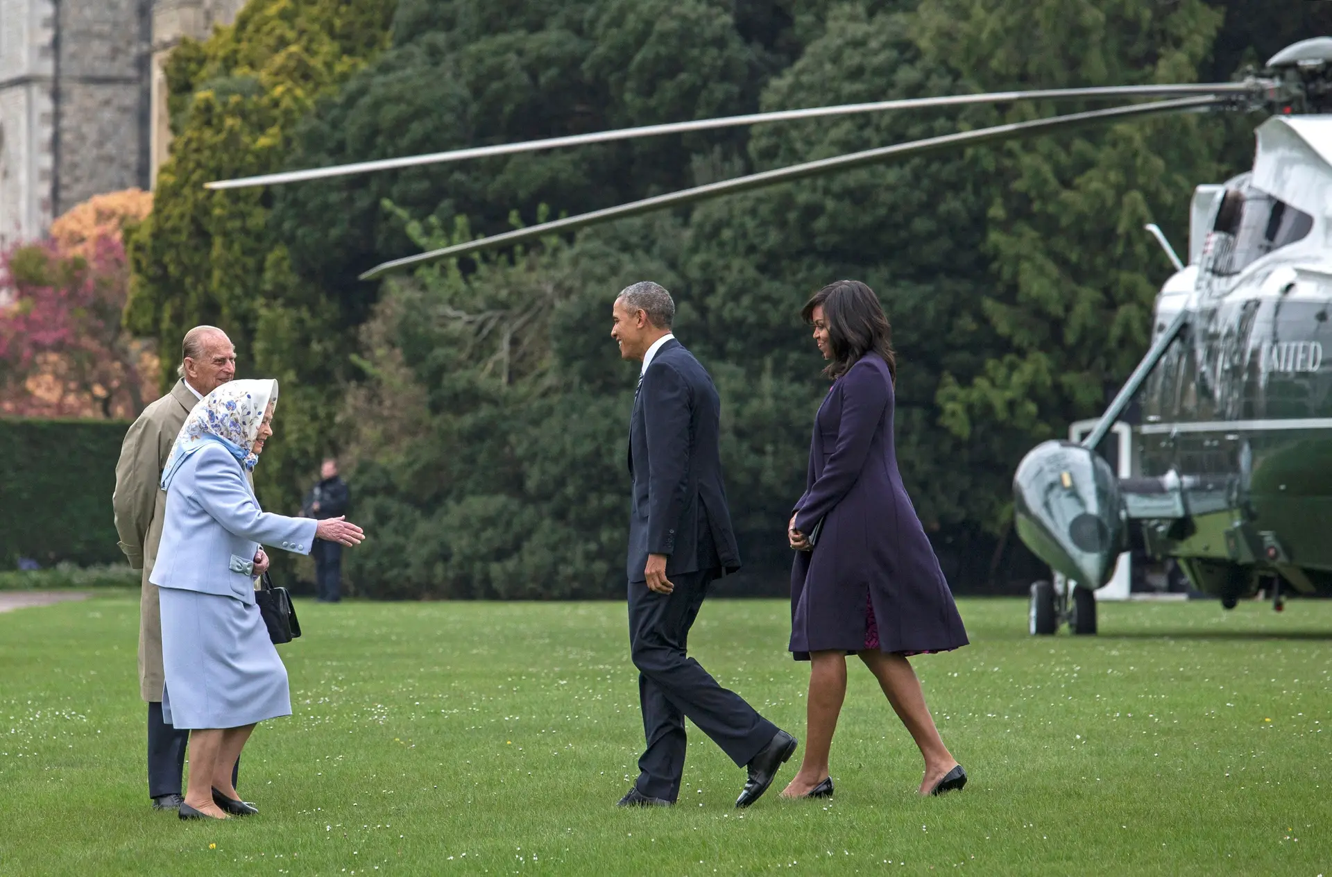 Michelle Obama revela o que a rainha Isabel II acha sobre o protocolo: “É Lixo”
