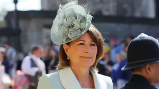 Mãe de Kate Middleton ainda pede ajuda aos filhos