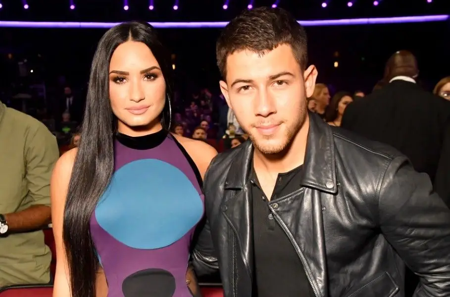 Demi Lovato não foi convidada para o casamento de Nick Jonas e ficou furiosa
