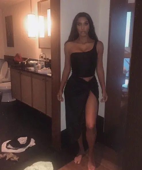 Kim Kardashian criticada: "Antes de tirares uma foto apanha as cuecas do chão"
