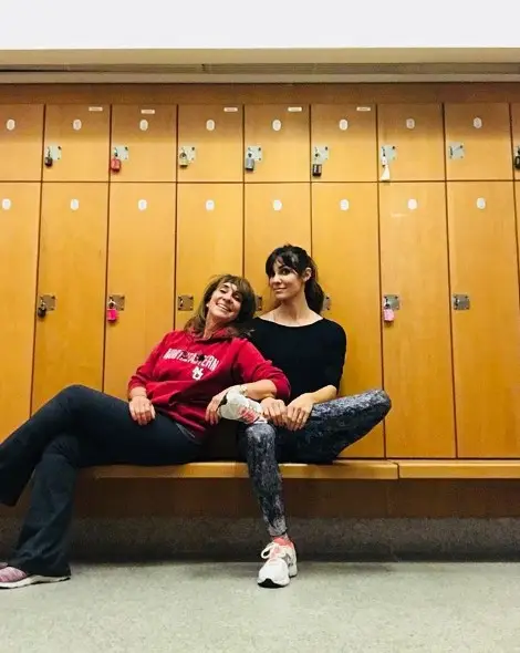 Daniela Ruah em Portugal com a mãe: "Na terra mãe com a mamã"