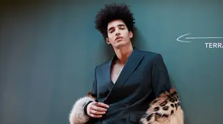 Luís Borges festeja Natal totalmente nu