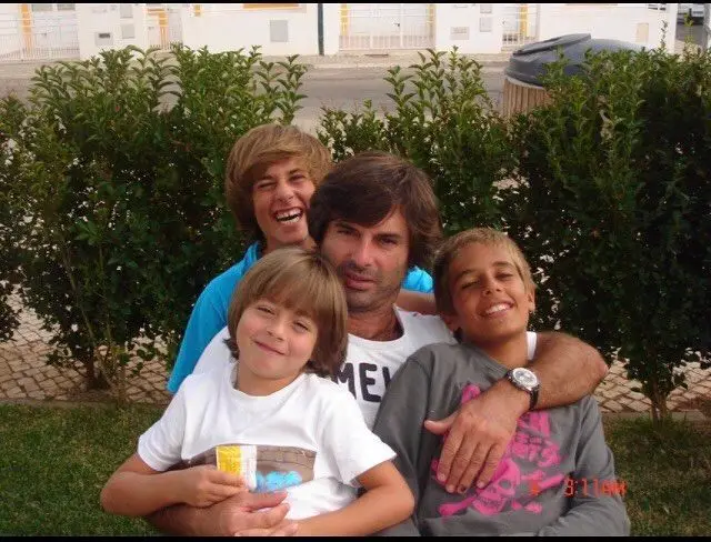 Francisco de 'Casados À Primeira Vista' mostra foto antiga com os 3 filhos