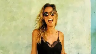 Três dias após o parto, Maya Booth regressa a casa e volta a mostrar o filho